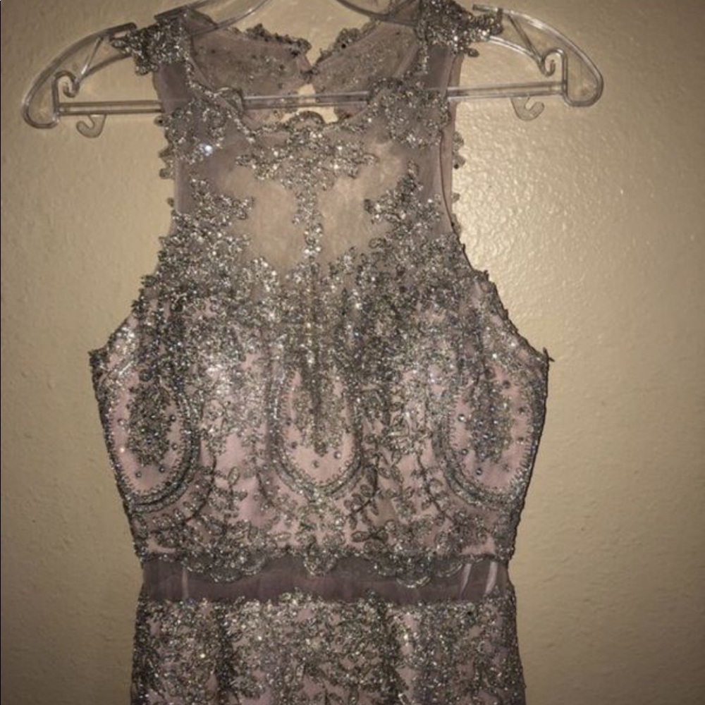 Formal dress - Picture 2 of 6